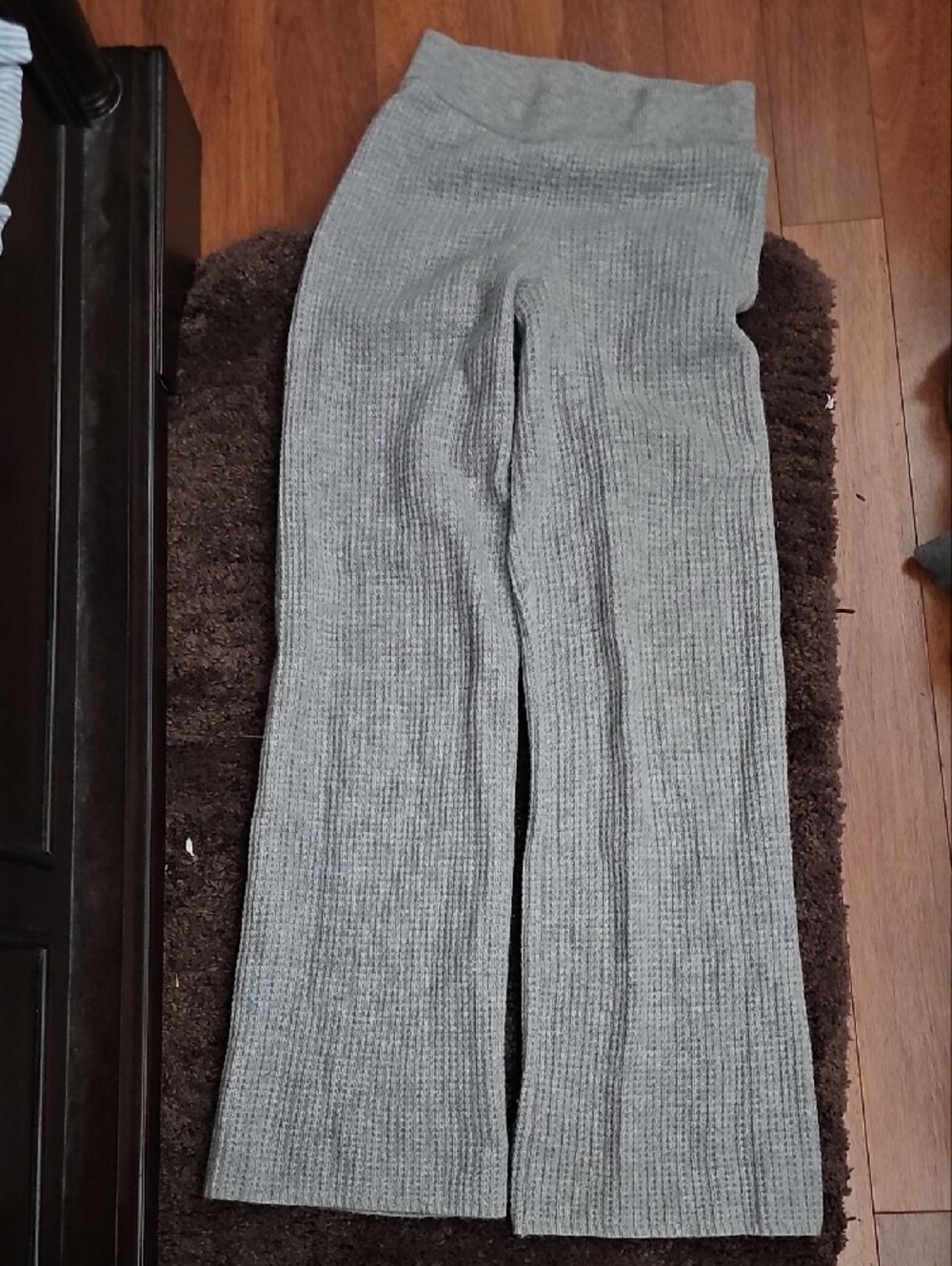 Alo Cashmere High-Waist Plush Waffle Pant - Picture 4 of 7